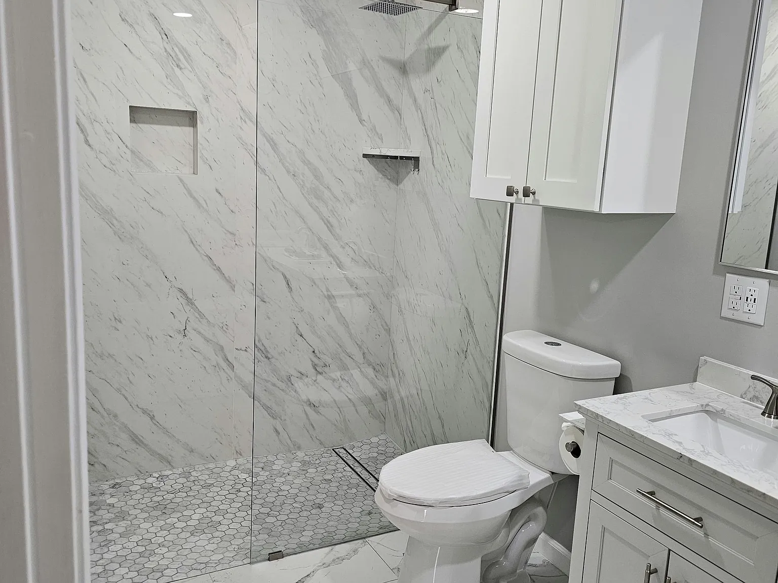 4 bed, 2300 sqft, $2,300 — Photo 2