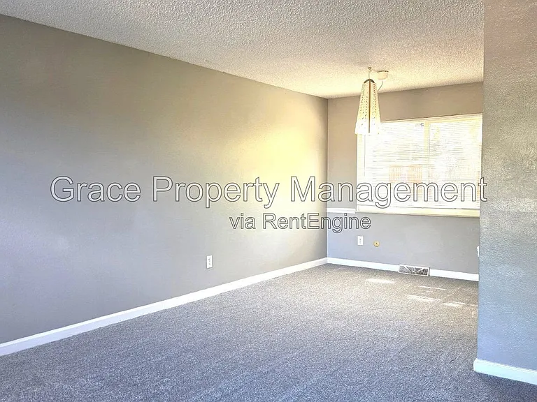 10870 Stuart Cir — Photo 5