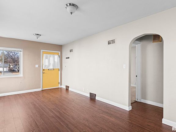 4th image of 2029 S Walnut St