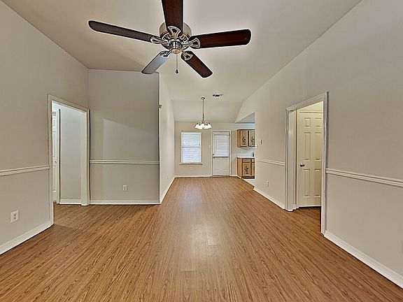 2nd image of 306 Fairfield Ln