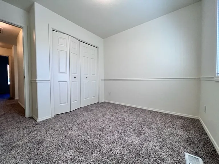 411 N Edgewood Ln — Photo 8