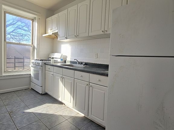 5th image of 434 Lincoln Ave APT 3