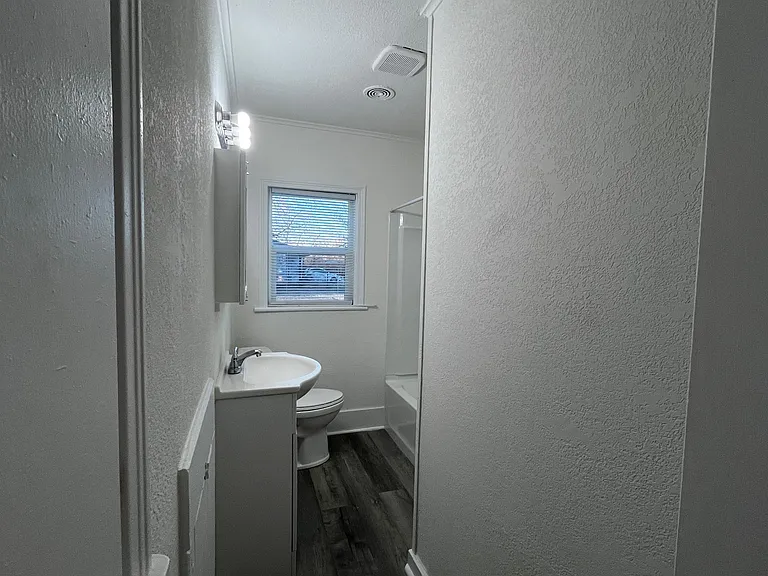 1102 W Airport Rd — Photo 6