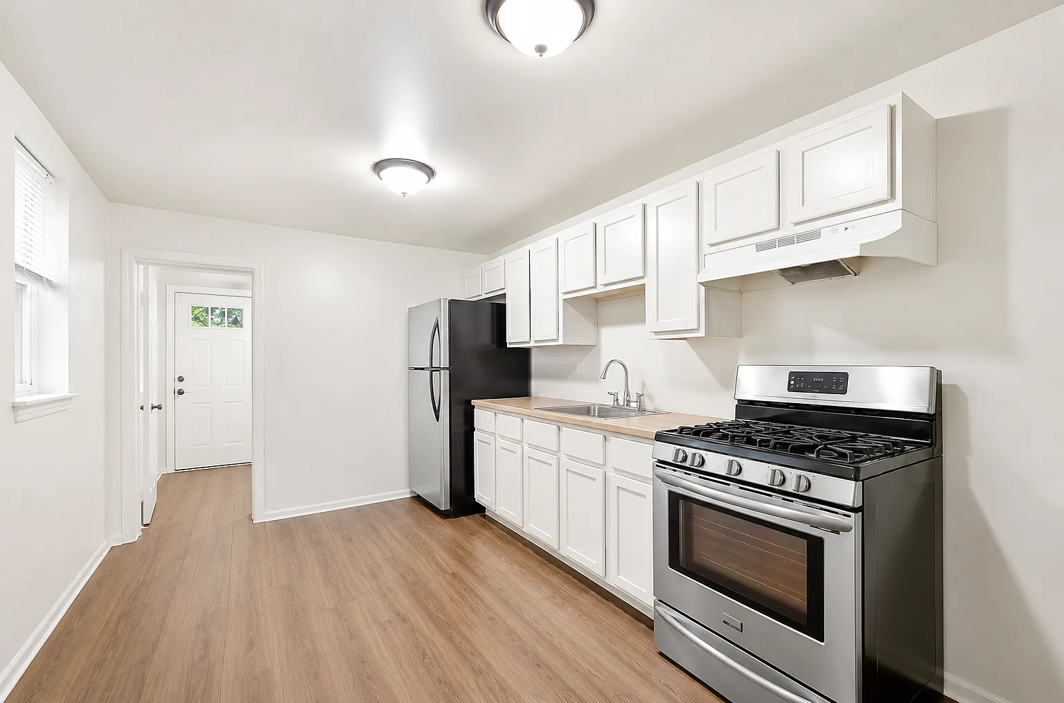 4 bed, 1.5 bath, $1,650 — Photo 2