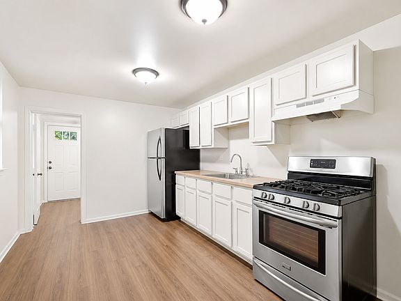 2nd image of 1015 Potter St