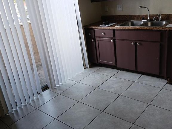 5th image of 1031 W Latham Ave APT H