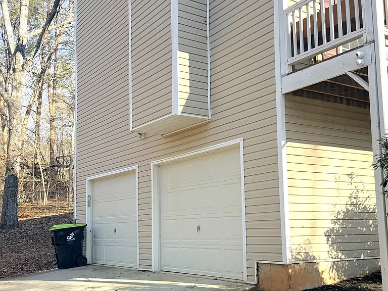 3395 Woodlake Ln — Photo 4