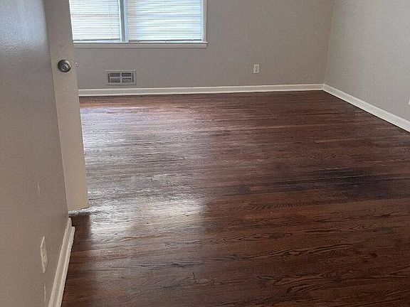 2nd image of 3544 Knollview Ct