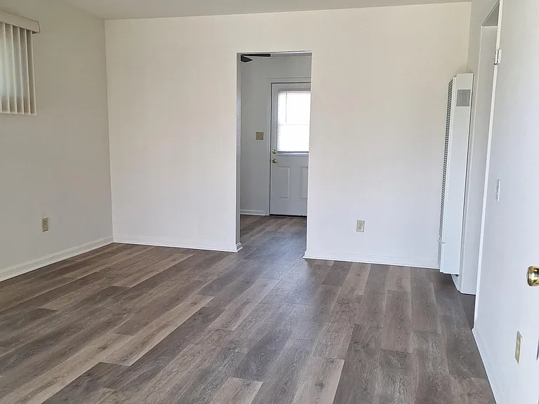 4737 Pocahontas Ave — Photo 3