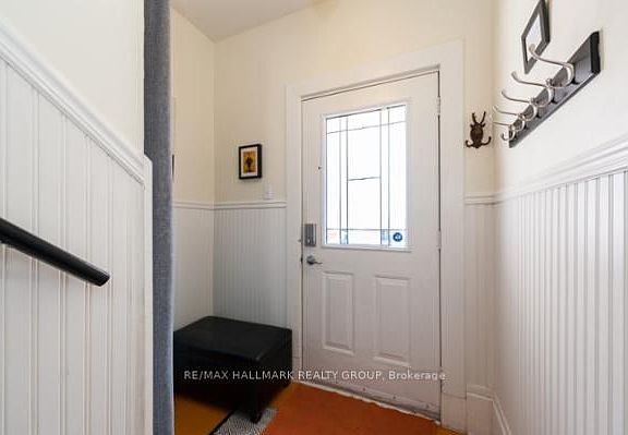 2nd image of 473 Clarence St E