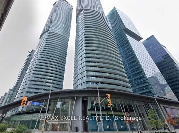 14 York St #3704, Toronto, ON M5J 0B1