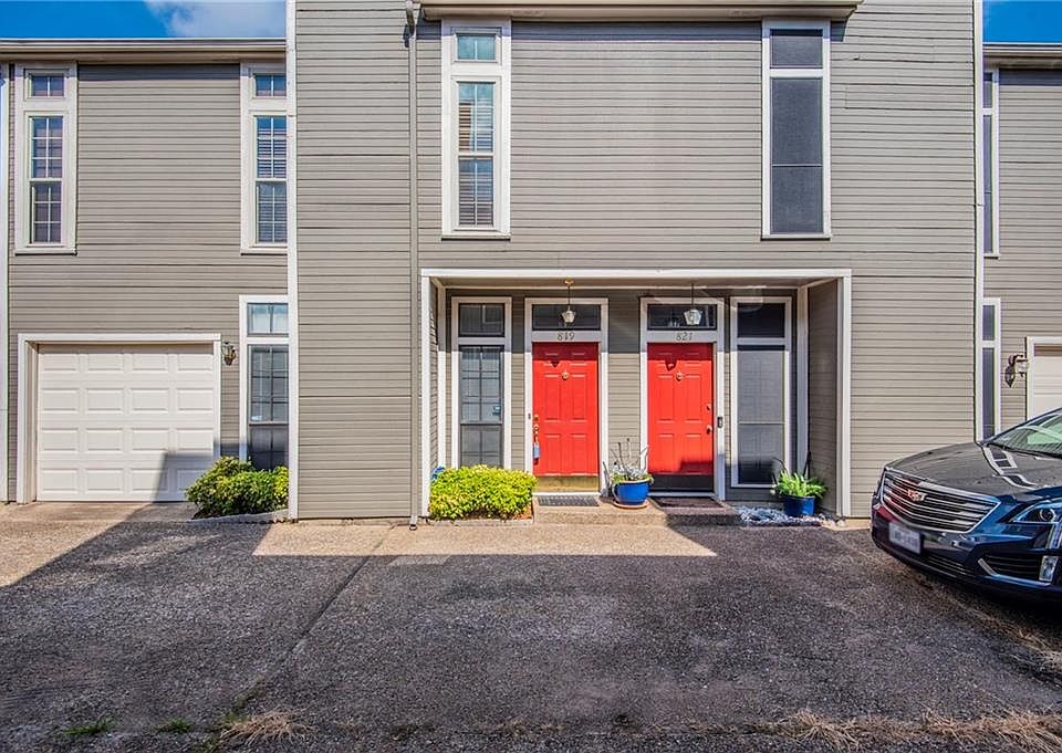 1st image of 5822 Gaston Ave #819