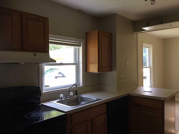 5th image of 54 Midway Ave