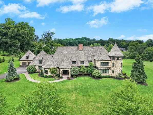 2214 N Melrose Ln, Bethlehem, PA 18015