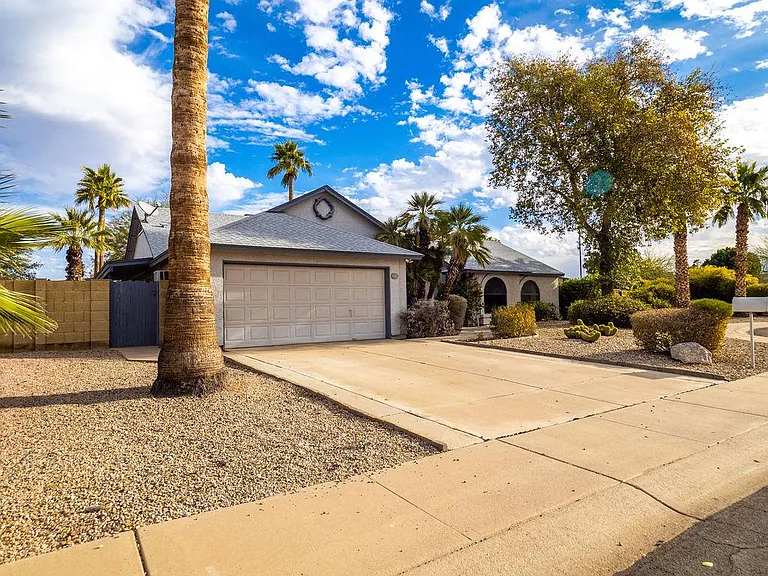 6308 W Port Royale Ln — Photo 18