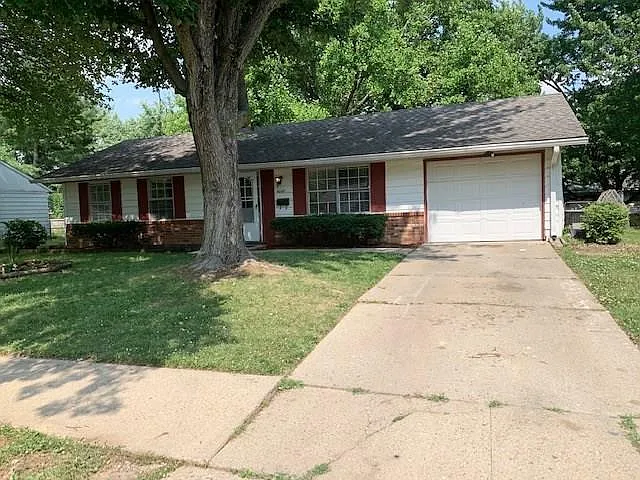 4049 Whitaker Dr photo 1