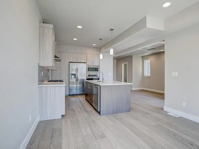 830 Cherokee Dr — Photo 5