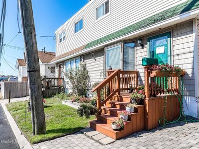9955 1st St, Jamaica, NY, 11414