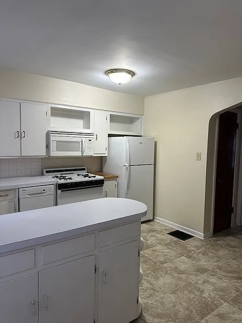 2 bed, 1000 sqft, $1,225 — Photo 2