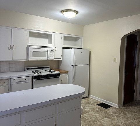 2nd image of 2203 Charles St