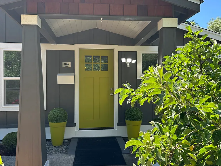 846 Phoenix St NE — Photo 3