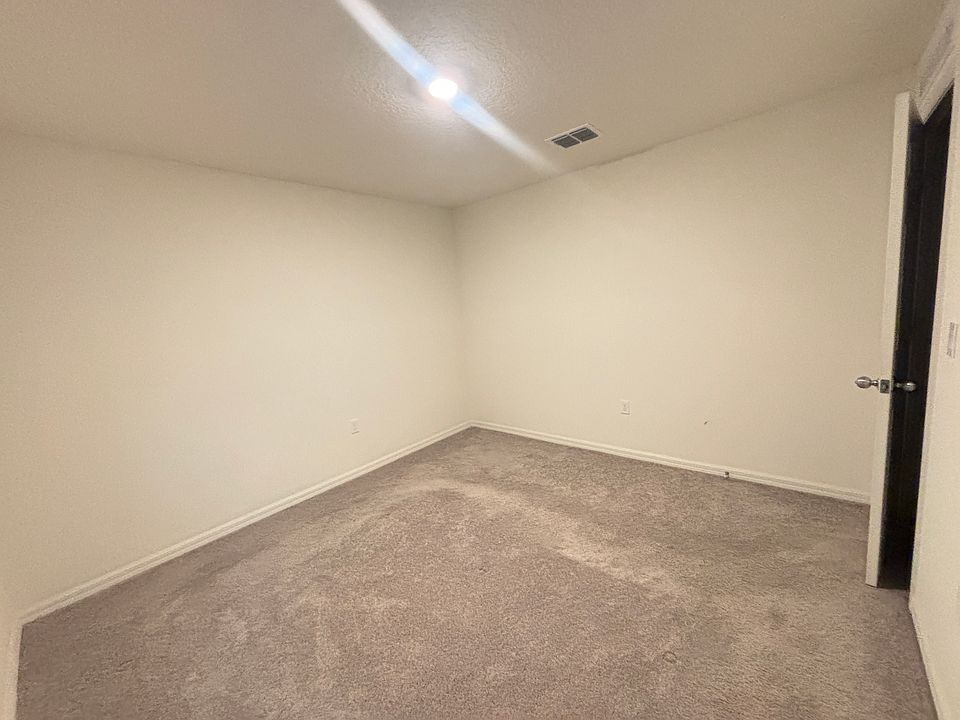 1st image of 241 NW Ferris Dr