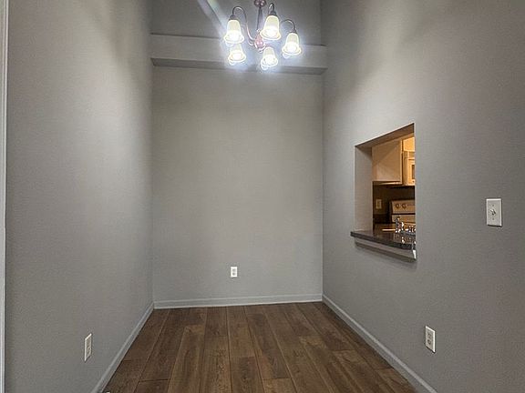 4th image of 1132 S Pine Ridge Cir #108