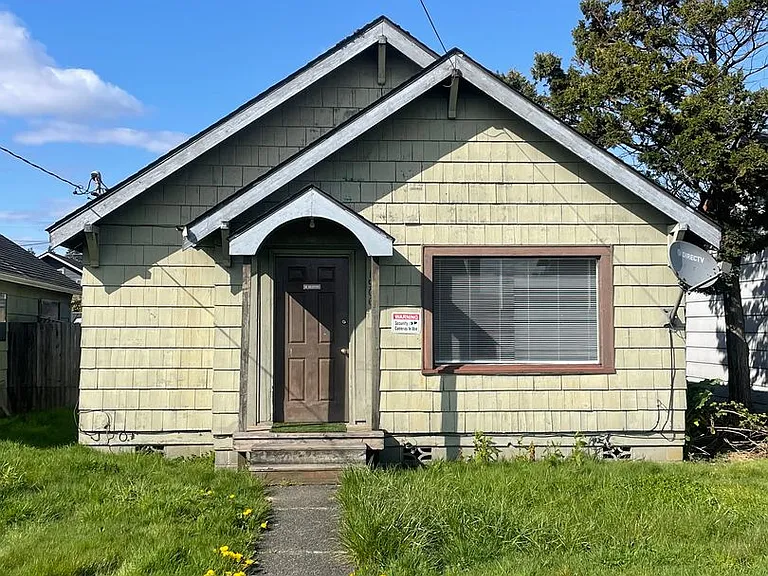 1906 Bay Ave — Photo 1