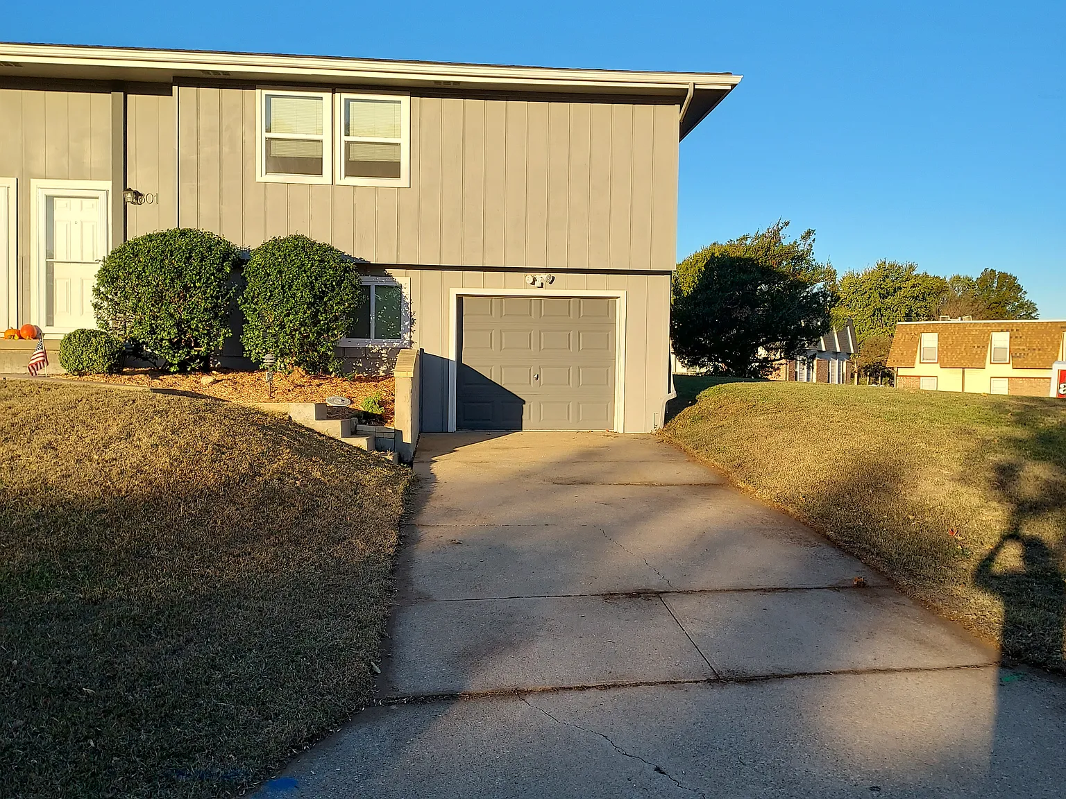 3 bed, 1.5 bath, 1600 sqft, $1,500 — Photo 2