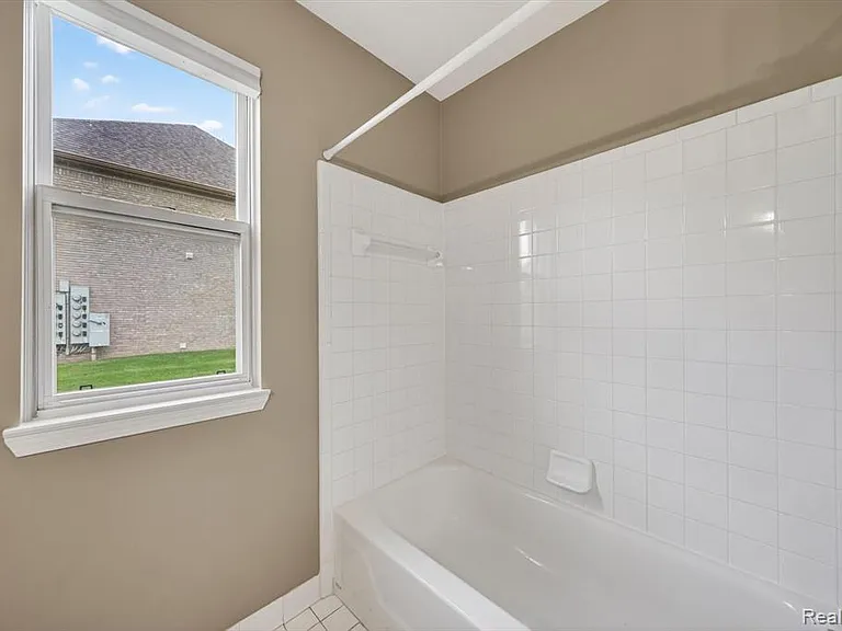 44393 Sunnyside Dr — Photo 26
