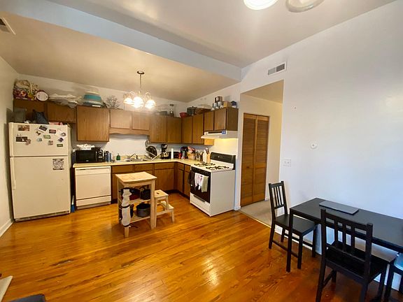2nd image of 1025 W Dakin St #2E