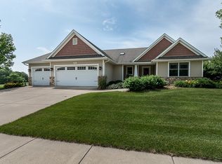 5813 Hidden Valley Dr, Davenport, IA 52804