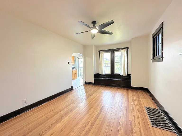7104 Schoyer Ave — Photo 7