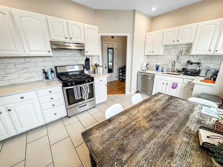 107 Columbia St #3 — Photo 4