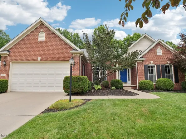 683 Chilham Cir, Uniontown, OH 44685