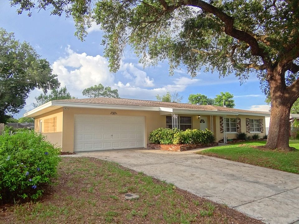 Pleasing exterior, tranquil neighborhood
