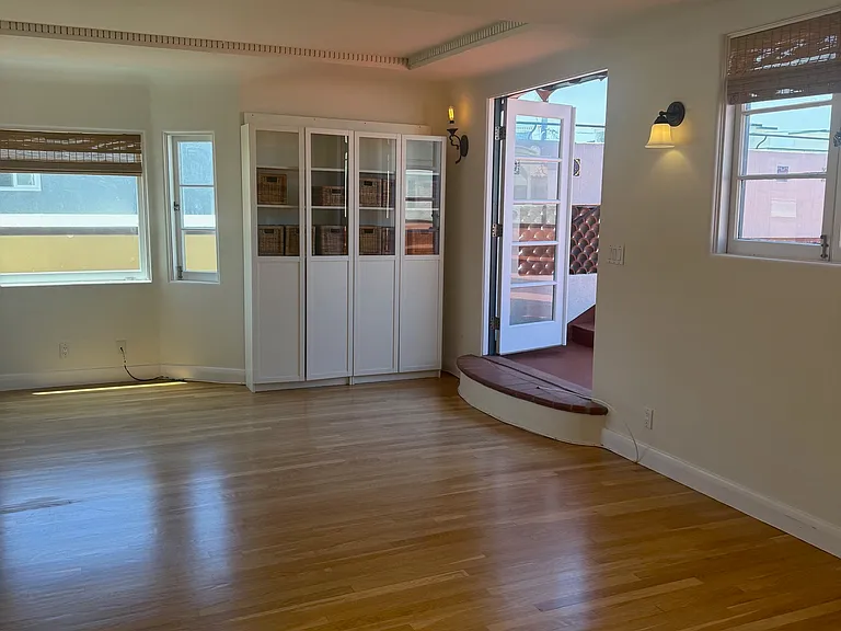 435 Manhattan Ave #A — Photo 5