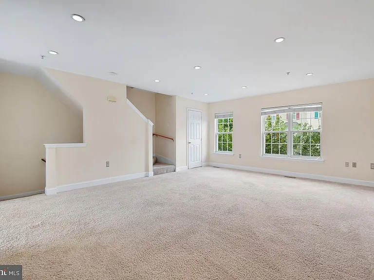 7017 Migliori Ct — Photo 6