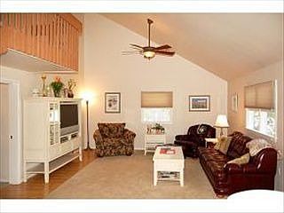 4th image of 18 Buckingham Ave