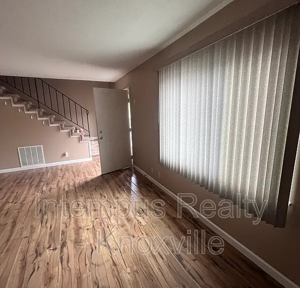 405 Iroquois Ln #2 — Photo 3