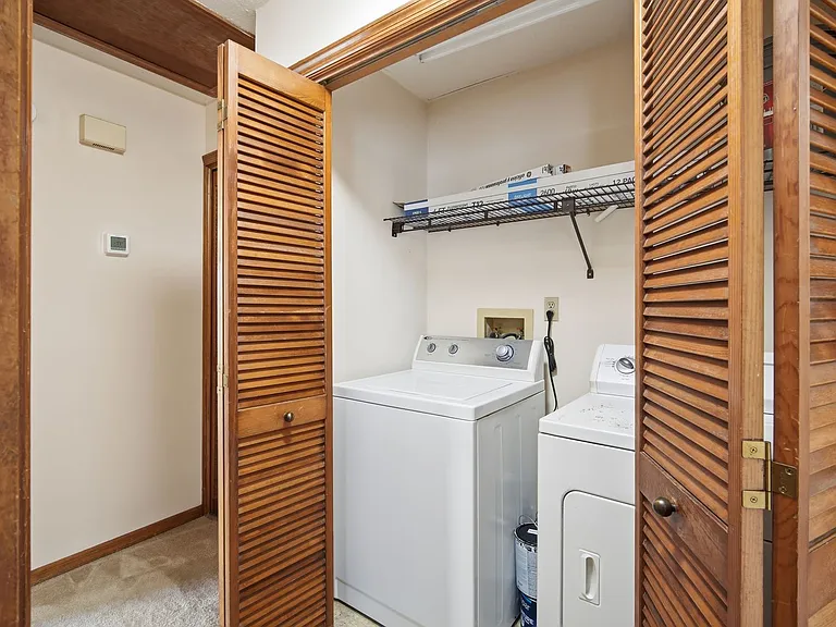 4515 Southampton Ct — Photo 14