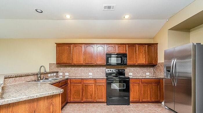 1st image of 729 Acacia Dr