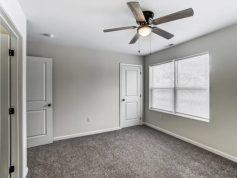 1432 W Elm St — Photo 8