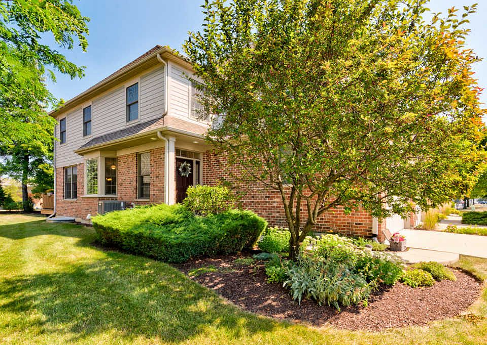 1st image of 720 Kingsbrook Gln