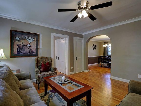3rd image of 4519 Roanoke Pkwy APT 2