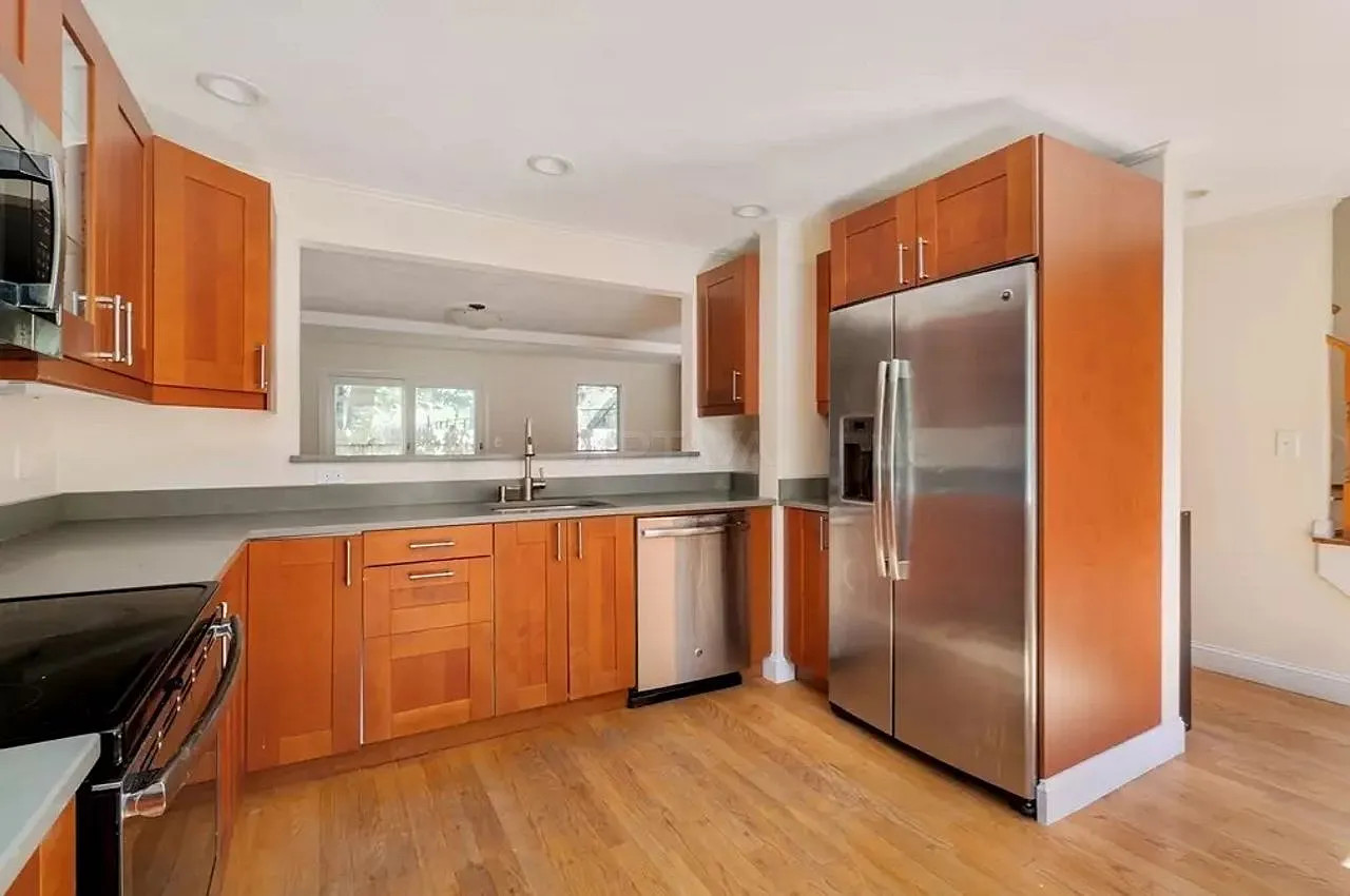 West Somerville / Tufts University / East Arlington area, 3 bedroom, 1 bathroom apartment — Photo 1
