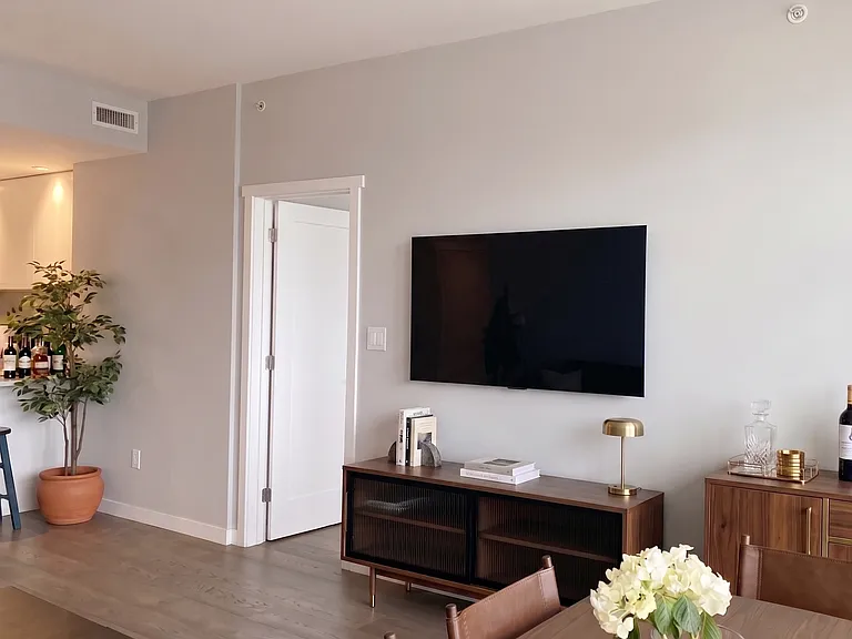 118 Carrie Cates Ct #18 — Photo 2