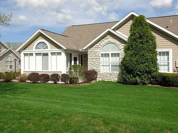 2279 Whispering Pines Dr #2279, Toledo, OH 43617