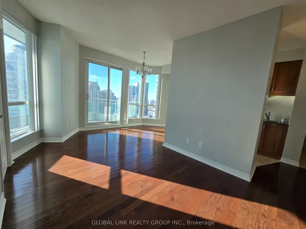 18 Holmes Ave, Toronto, ON