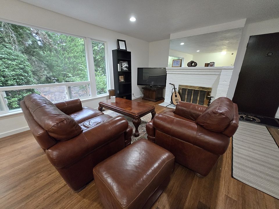 1st image of 1316B Bellevue Way SE